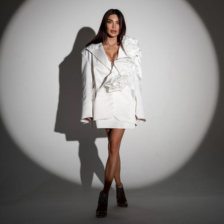 Women's jacket with voluminous ruffle details and an elegant collar Lune London