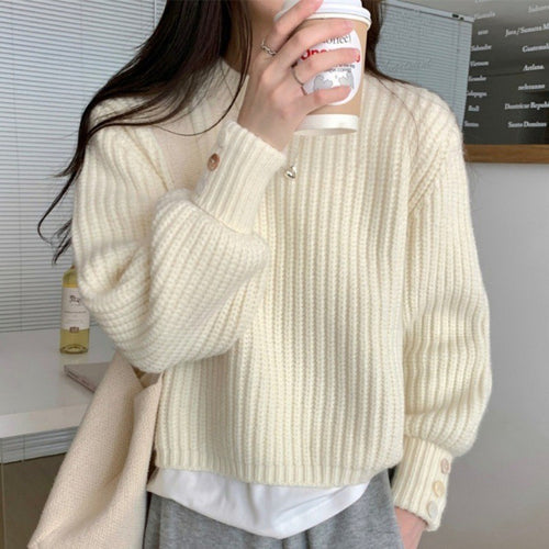 Chunky knit sweater for women with crew neck and decorative buttons Lune London
