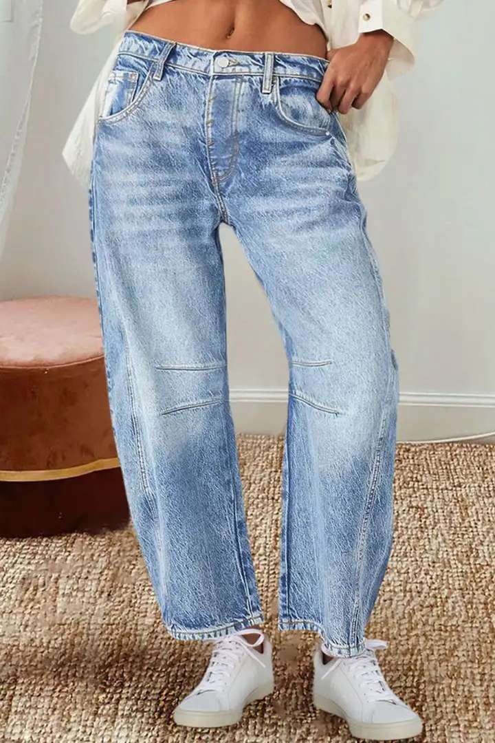 High-waisted casual jeans for ladies with wide cuts Lune London