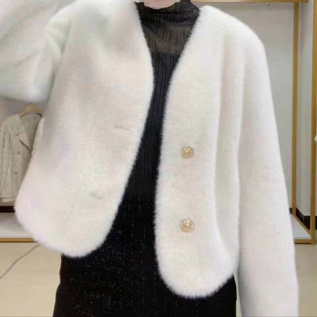 Veste courte en peluche pour femmes avec boutons élégants Chic & Stil