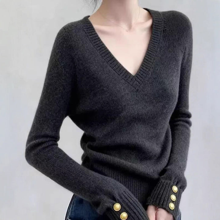 Pull fin pour femmes en V avec des détails de bouton élégants Chic & Stil