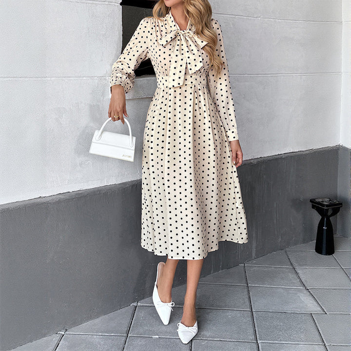 Robe midi à pois pour femmes avec col cravate et manches longues Chic & Stil