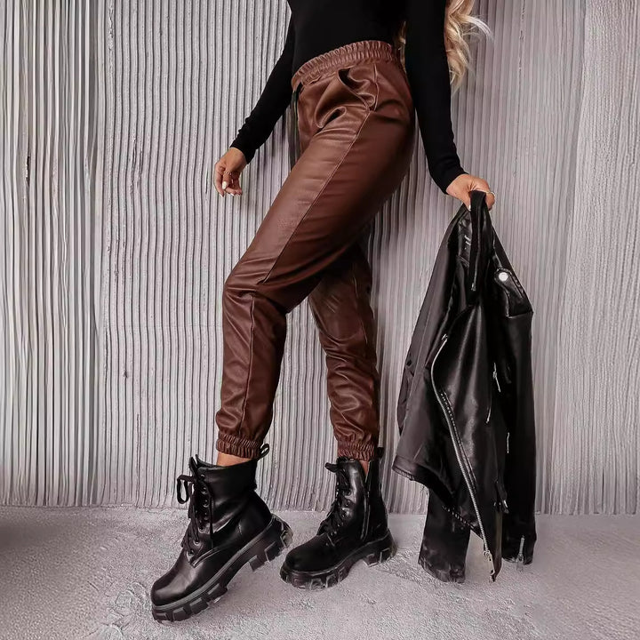 Urban tracksuit set for women with casual jacket and elastic joggers Chic & Stil