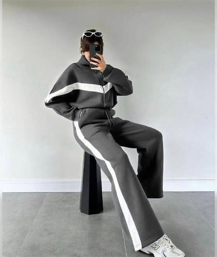 Women's sporty leisure set with trendy zipper and contrasting stripes Lune London