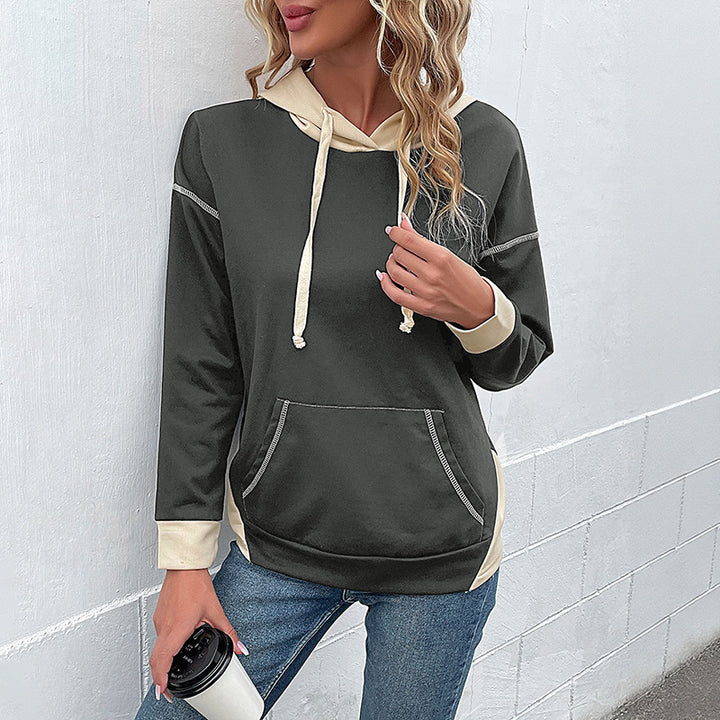 Women's hoodie with a refined stitching design and a practical kangaroo pocket Lune London