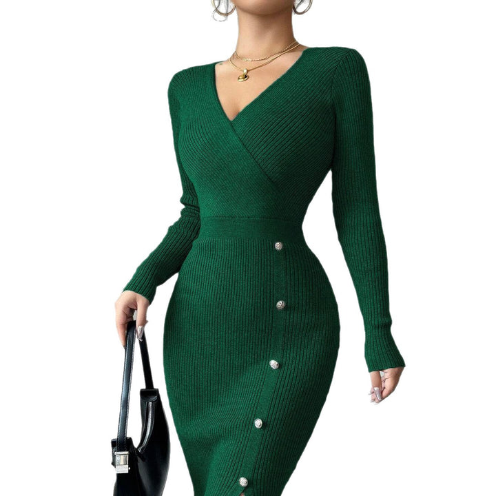 Robe tricotée pour femmes avec décolleté en V et détails de boutons décoratifs Chic & Stil