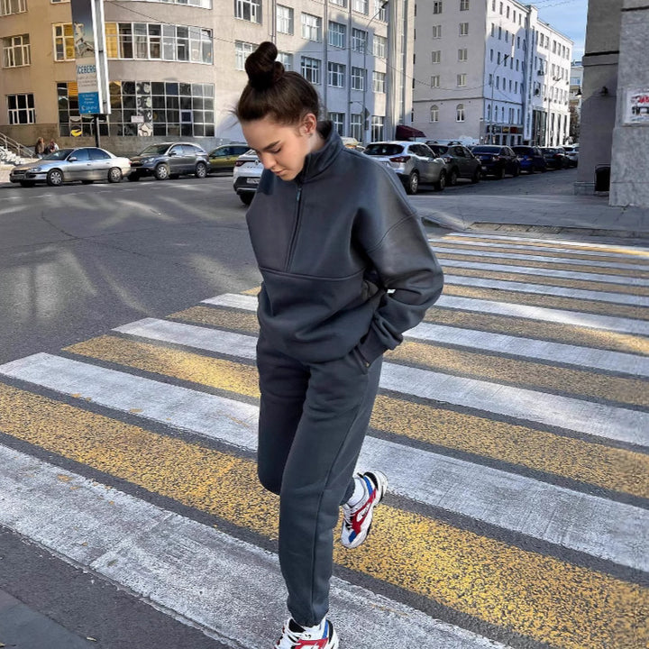 High-performance women's sweatshirt in fleece with high collar and zip Lune London