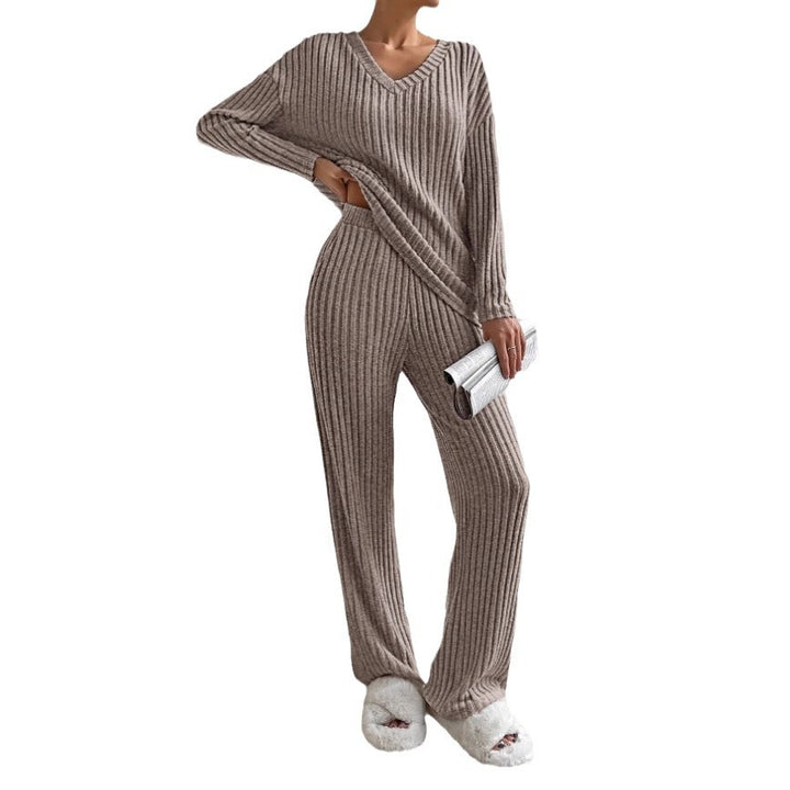 Comfortable knit set for women with V-neck and wide pants Lune London