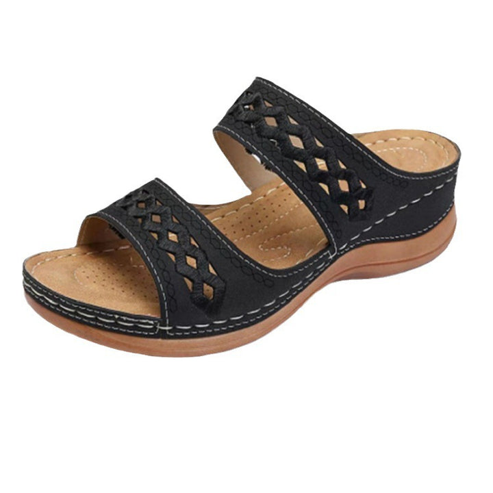 Comfortable sandals for women with perforated straps and anatomical sole Lune London