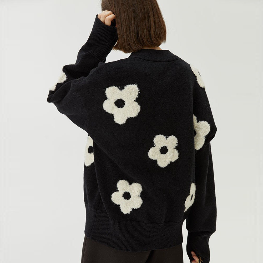 Cardigan pour femmes avec des appliqués floraux et fermeture à boutons Chic & Stil