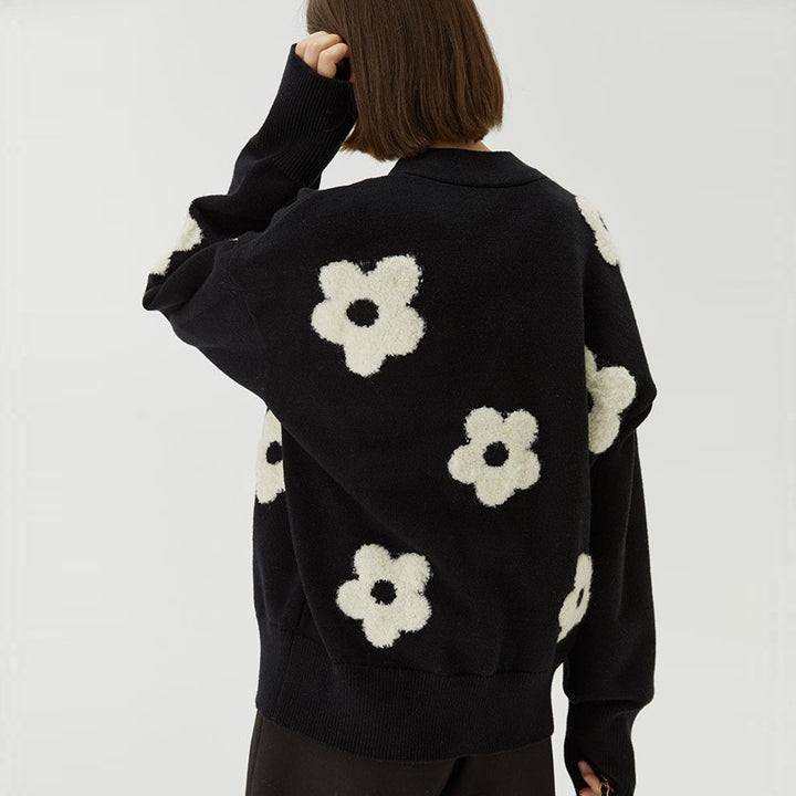 Cardigan pour femmes avec des appliqués floraux et fermeture à boutons Chic & Stil