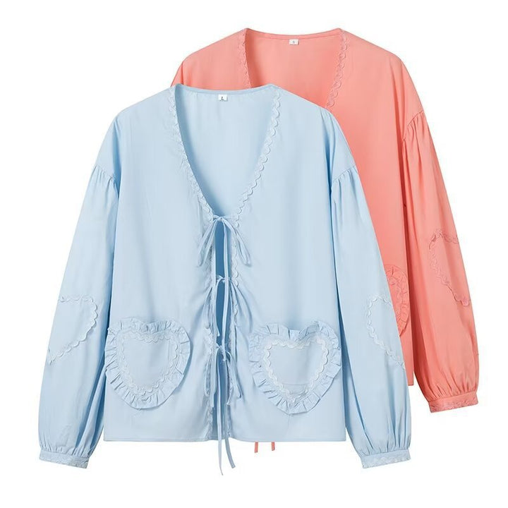 Blouse ludique pour femmes avec applications en forme de cœur et détails froncés Chic & Stil