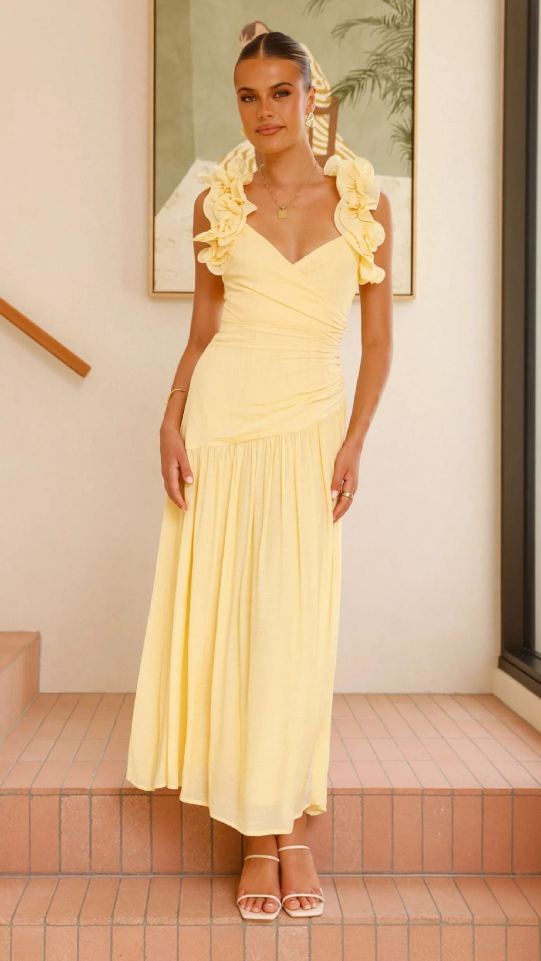 Fluid maxi dress for women with voluminous ruffles and V-neck Chic & Stil