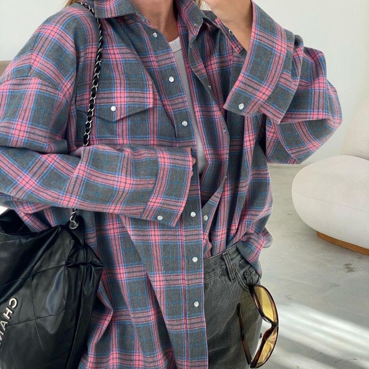 Flannel shirt for women with plaid pattern and relaxed fit Lune London