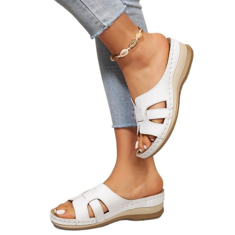 Comfortable slip-on sandals for women with anatomical sole and adjustable straps Lune London