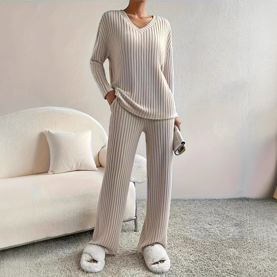 Dames Ensemble en tricot confortable avec décolleté en V et design côtelé Lune London