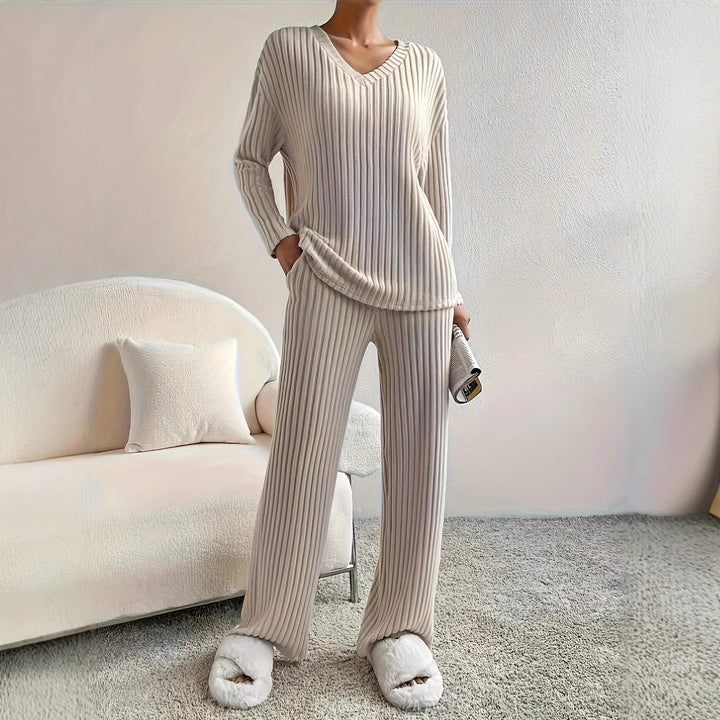 Dames Ensemble en tricot confortable avec décolleté en V et design côtelé Lune London