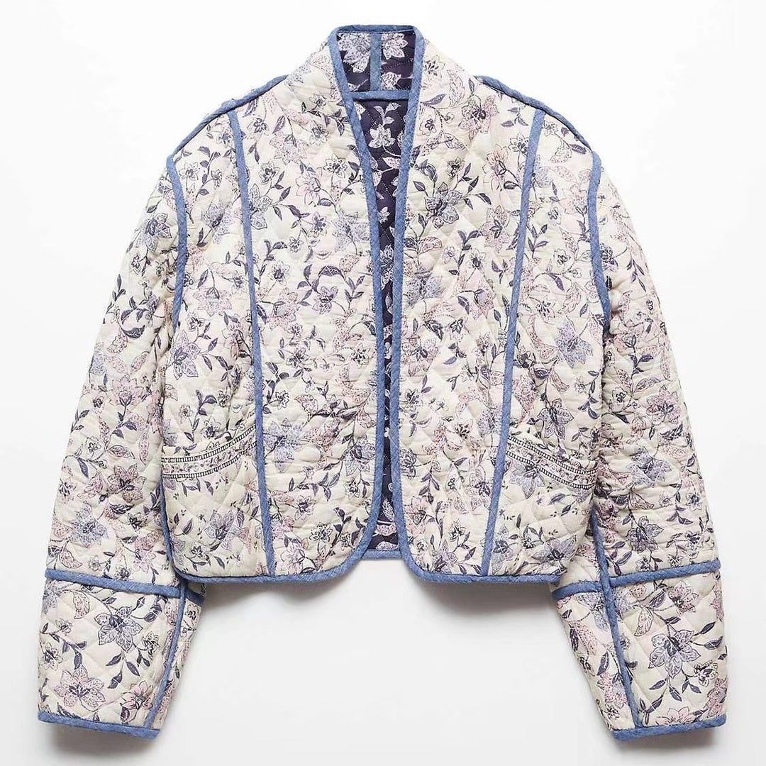 Veste courte matelassée pour femmes avec un design floral et des coutures contrastées Chic & Stil