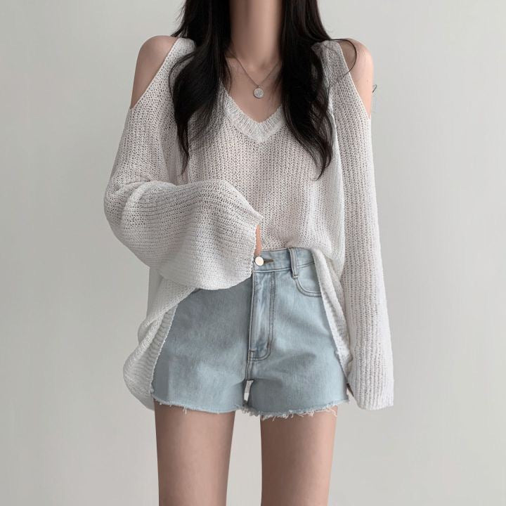 Casual sweater for women with off-shoulder and loose fit Lune London