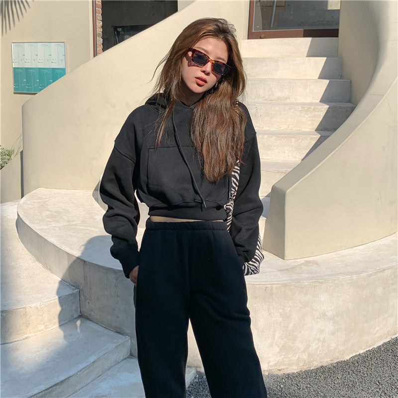 Ensemble de tracksuit décontracté pour femmes avec sweat à capuche court et pantalon de jogging confortable Chic & Stil