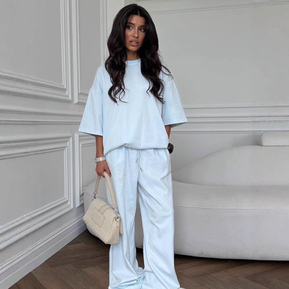 Comfortable lounge set for ladies in soft material with a loose fit Lune London