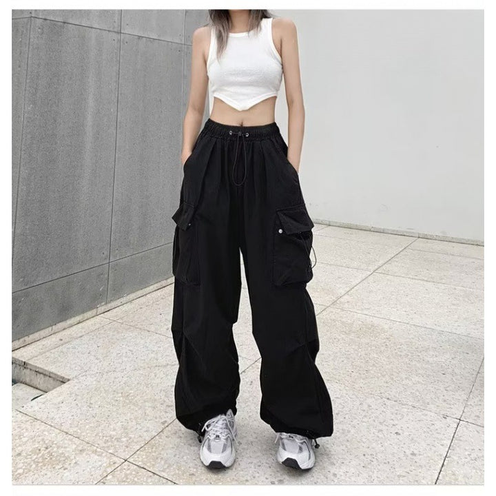 Women's cargo pants with versatile cut and practical pockets Chic & Stil