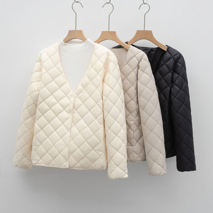 Quilted transitional jacket for women with modern V-neck and button closure Lune London