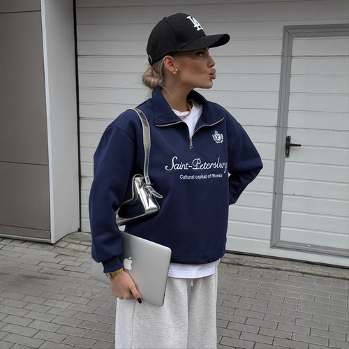 Sweat-shirt pour femmes avec col montant et impression logo tendance Chic & Stil