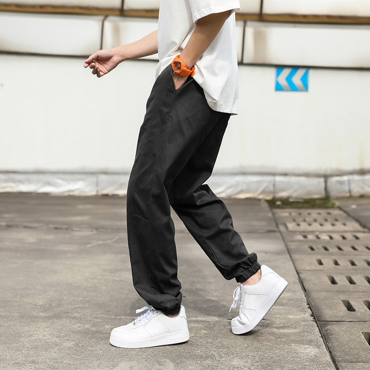 Casual cargo pants for men with elastic waist and practical side pockets Lune London
