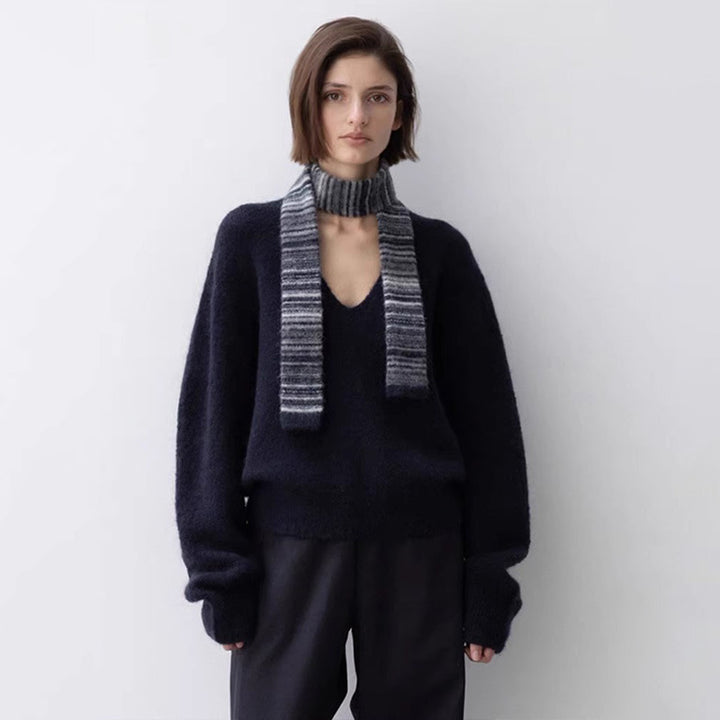 Comfortable sweater for women with deep V-neck and voluminous sleeves Lune London