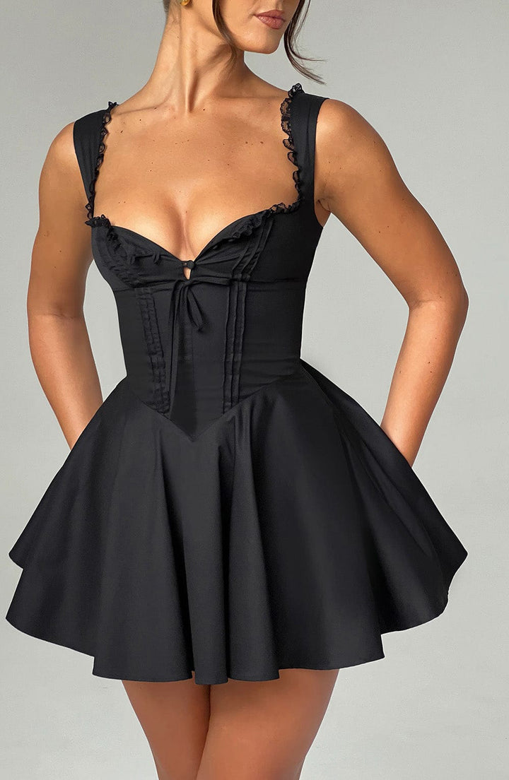 Elegant mini dress for women with fitted top and playful skirt Chic & Stil