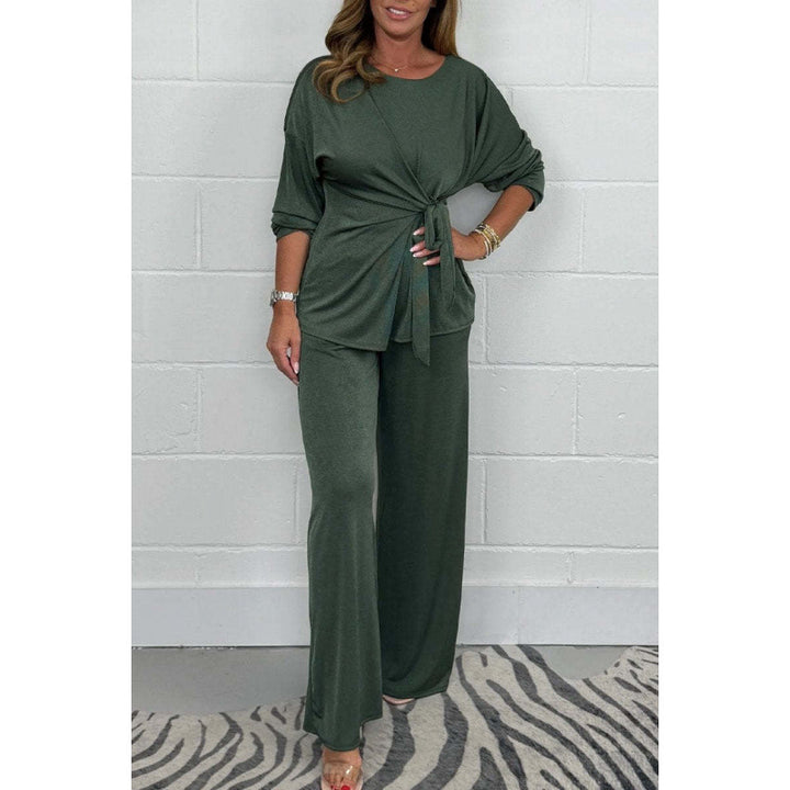 Elegant set for women in a fluid and soft material with a fitted top and loose pants Lune London