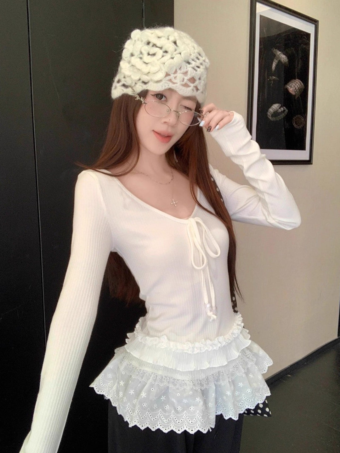 Women's elegant long sleeve shirt with ruffle details and adjustable neckline Chic & Stil