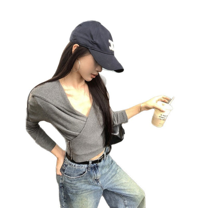 Women's casual hoodie with deep neckline Chic & Stil
