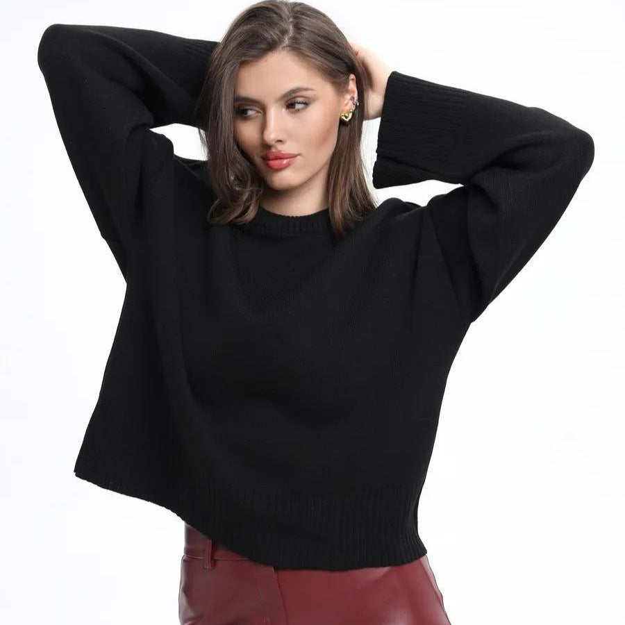 Casual knitted sweater for women with voluminous sleeves and a modern design Lune London