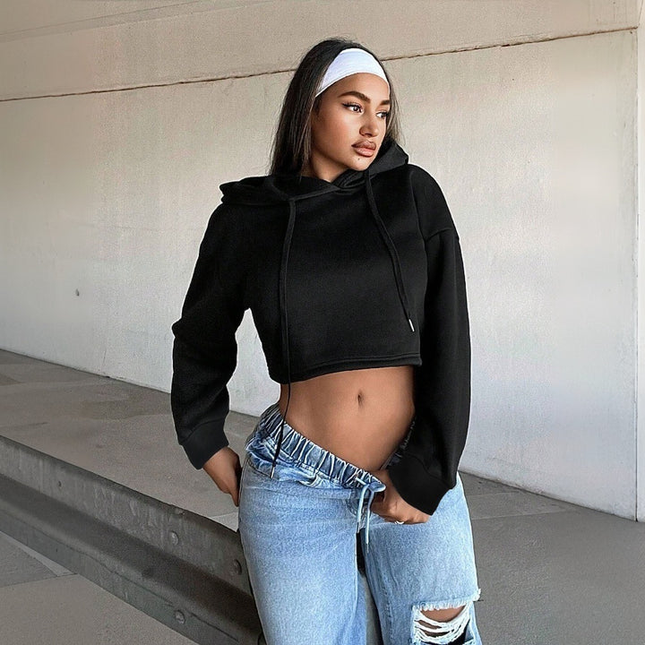 cropped sweatshirt for women with a relaxed fit and a hood Chic & Stil