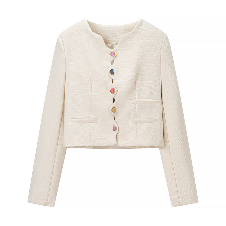 Veste blazer courte pour femmes avec des boutons en forme de cœur colorés et des poches élégantes Chic & Stil