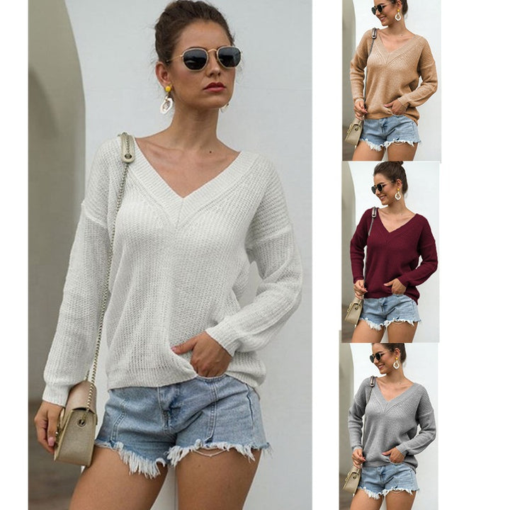 Casual knit sweater for women with V-neck and textured pattern Lune London