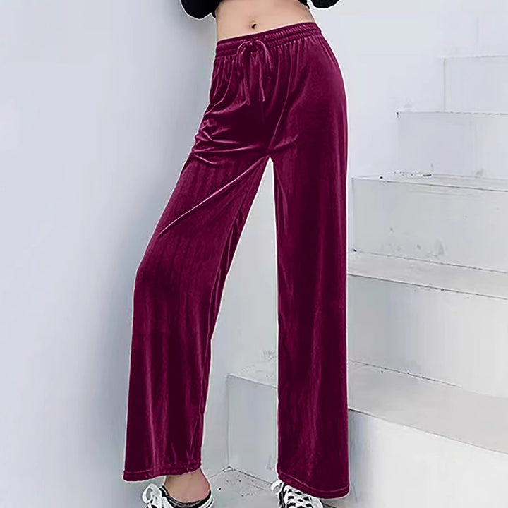 Soft and casual lounge pants in velvet for ladies Lune London