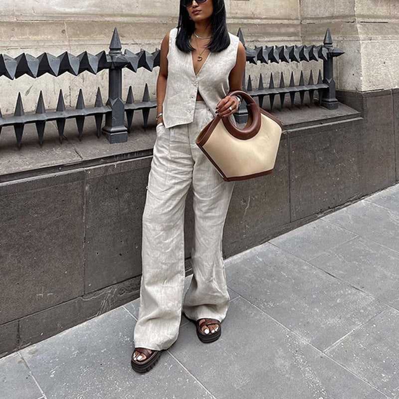 Trendy women's outfit in lightweight linen Lune London