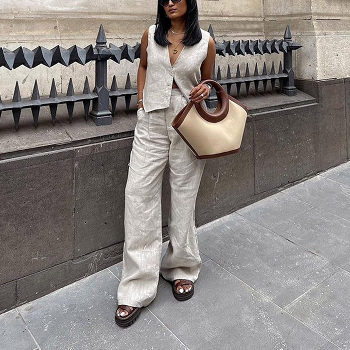 Trendy women's outfit in lightweight linen Lune London