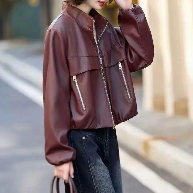 Veste en cuir à la mode et audacieuse pour femmes avec col haut et coutures double piqûre Chic & Stil