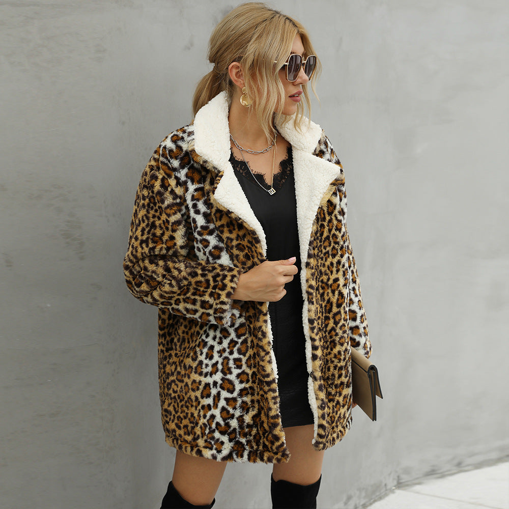 Faux fur jacket for women with a trendy leopard pattern and a soft inner lining Lune London