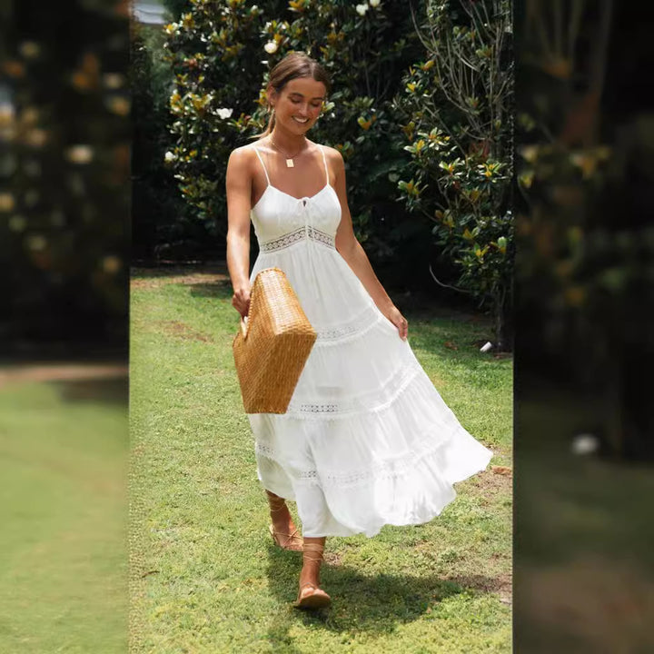 Robe maxi femme avec un nœud ludique et de délicates volants Chic & Stil