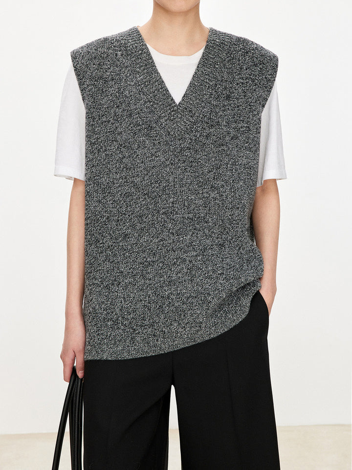 Gilet tricoté pour femmes avec décolleté en V et coupe décontractée Chic & Stil