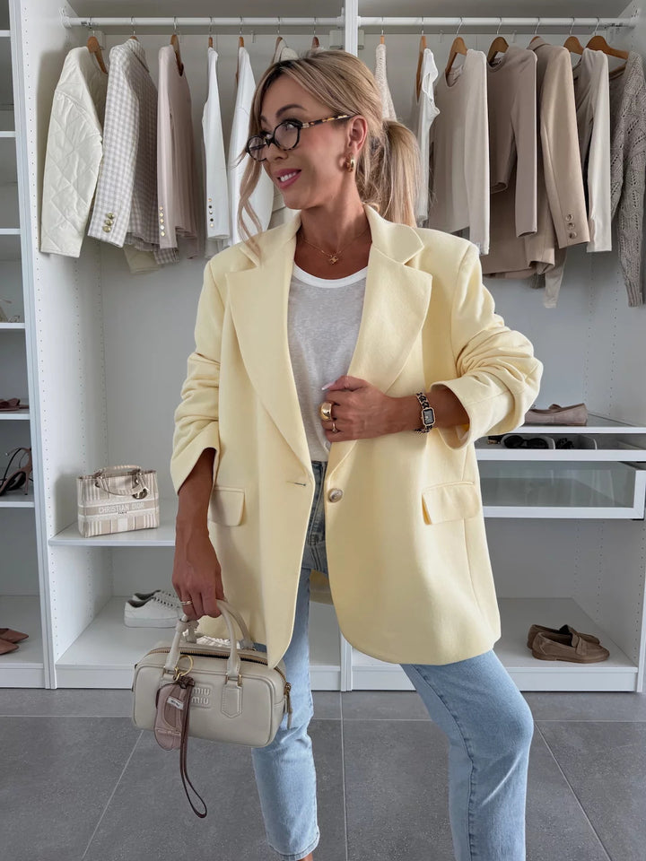 Oversized women's jacket with a chic cut and practical pockets Lune London