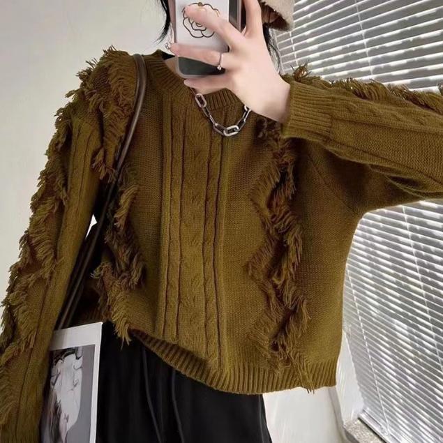 Thick knitted jumper for ladies with fringe details and a relaxed fit Lune London