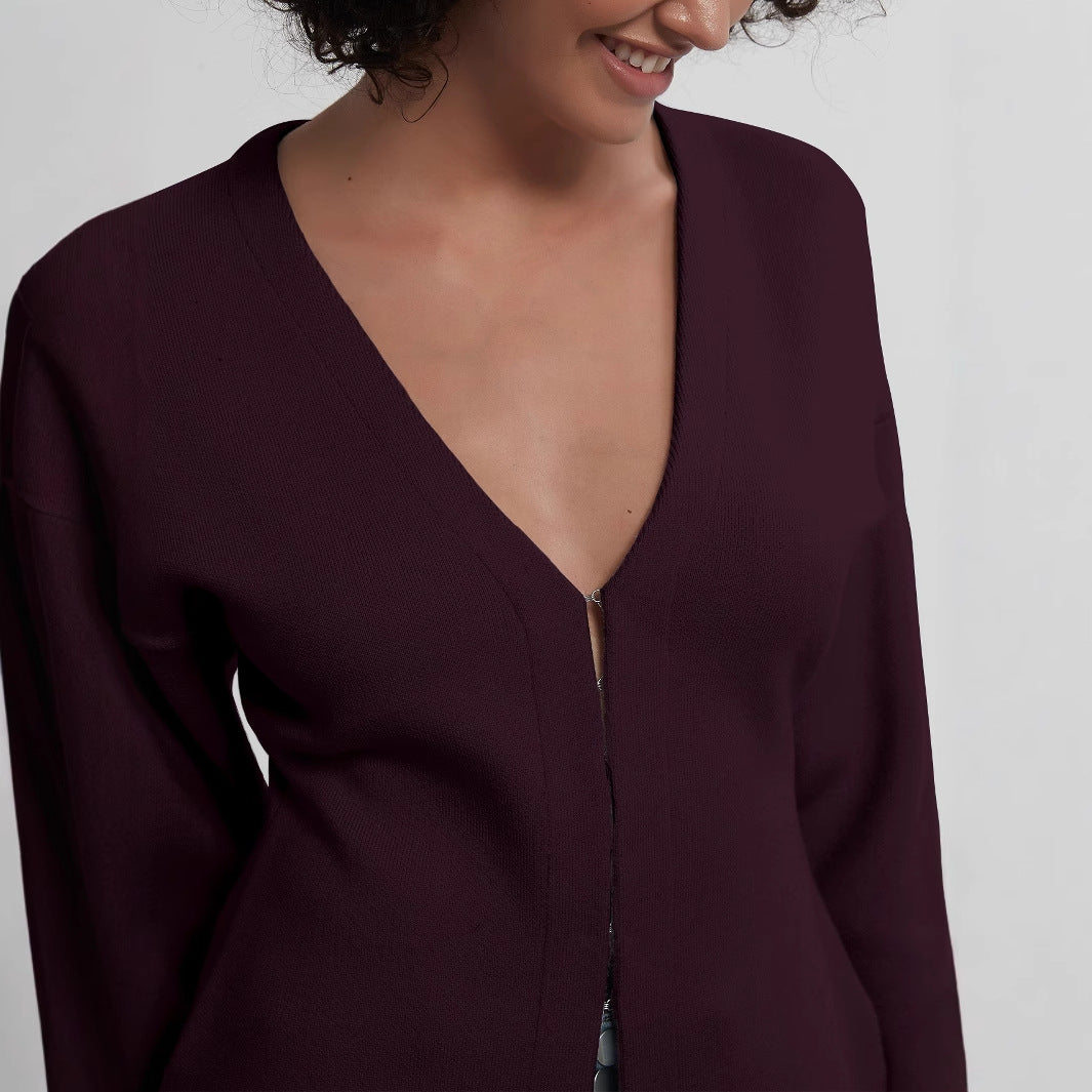 Ladies elegant V-neck cardigan with button closure Lune London