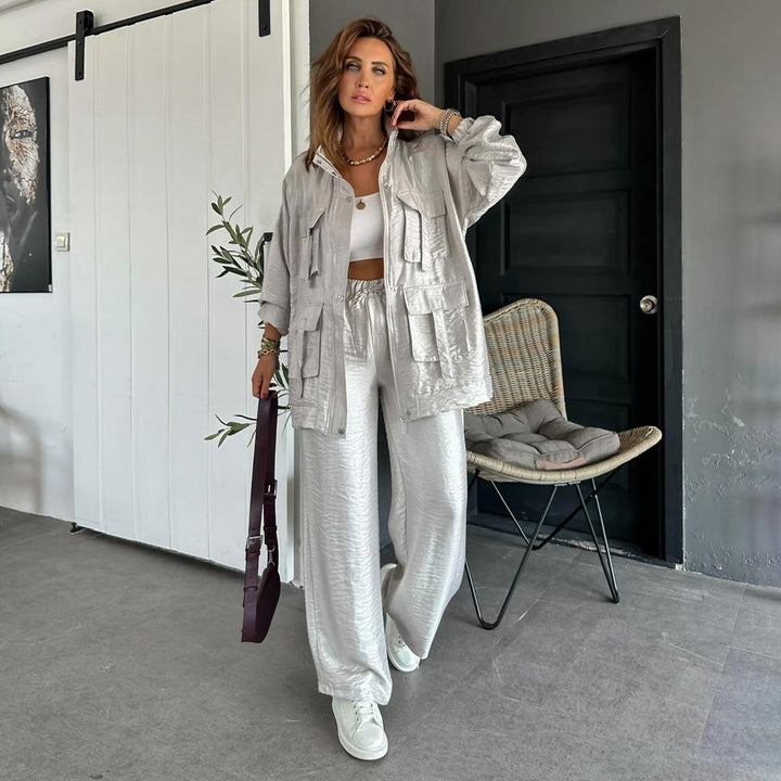 Athletic leisure set for women with an elegant shine and practical pockets Lune London