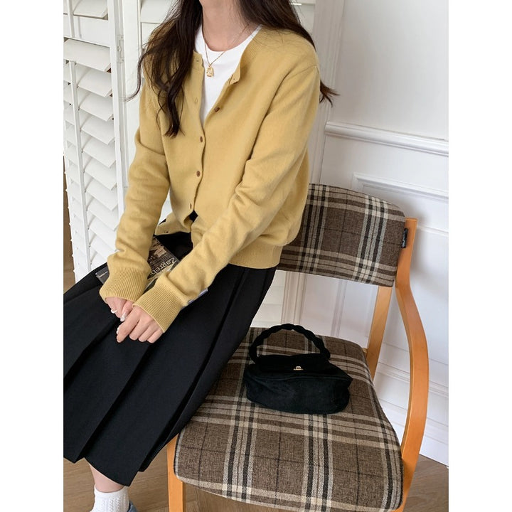 Ladies cardigan with button details and high-quality cotton Chic & Stil